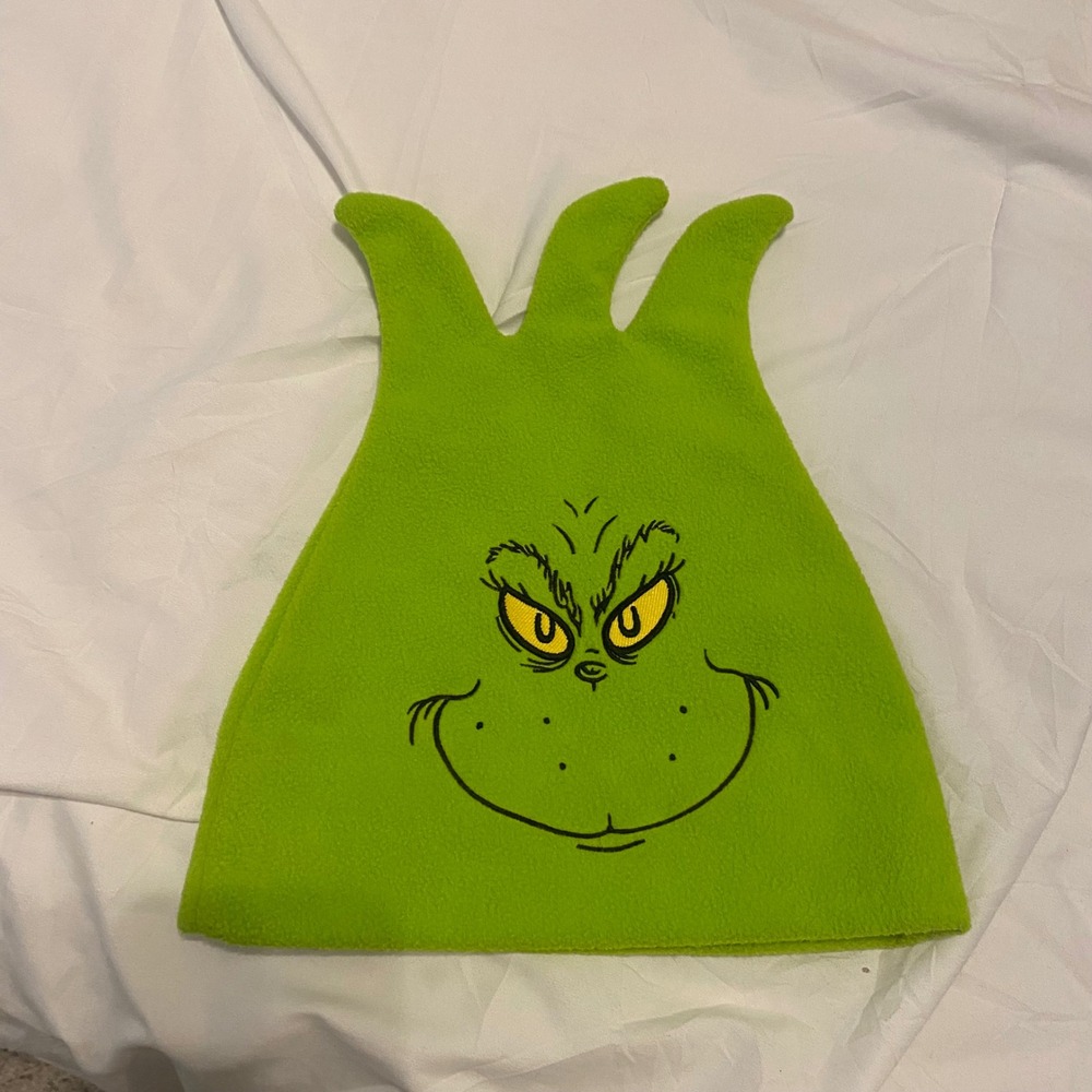 Universal Studios Dr Seuss The Grinch Fleece Beanie Hat Kids Green Embroidered